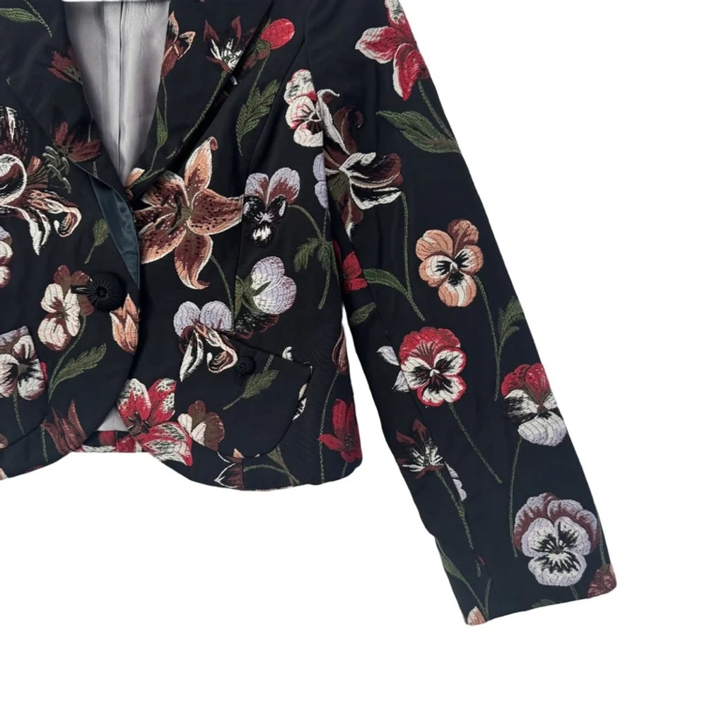 CE Classiques Entier Floral Embroidered Cropped Women's Blazer